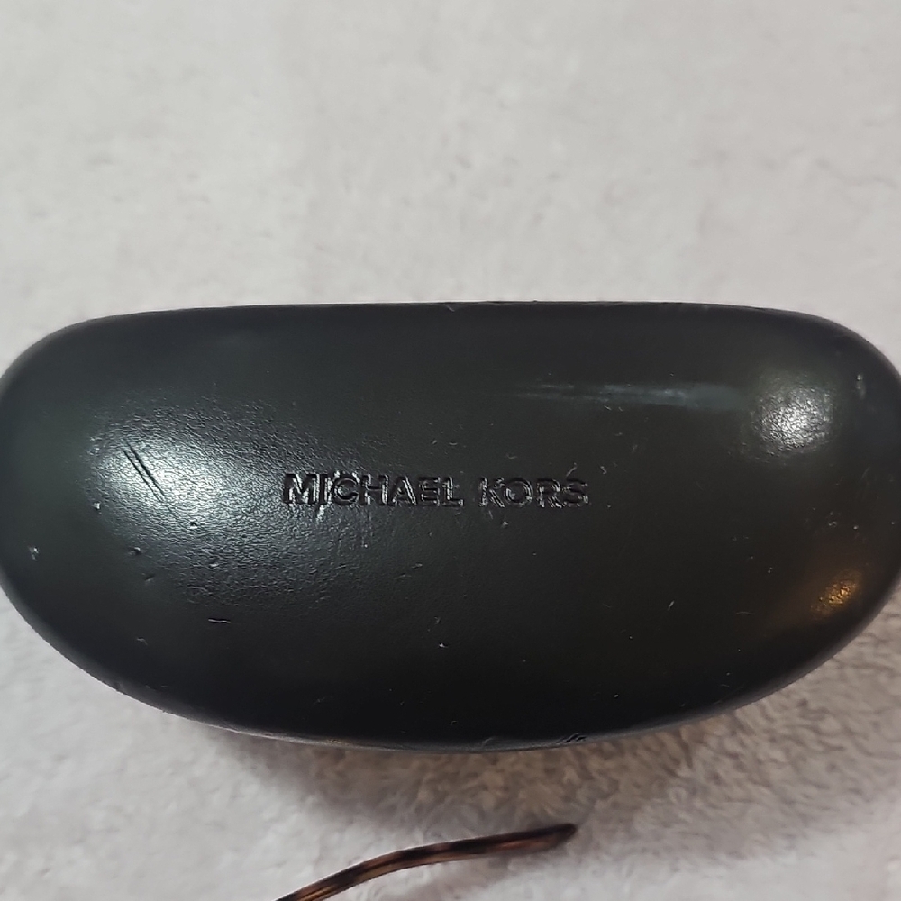 Michael Kors Black Sunglasses with Case. Michael Kors Verona (M2475S).  - Picture 10 of 12